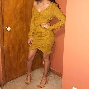 Mustard dress / yellow